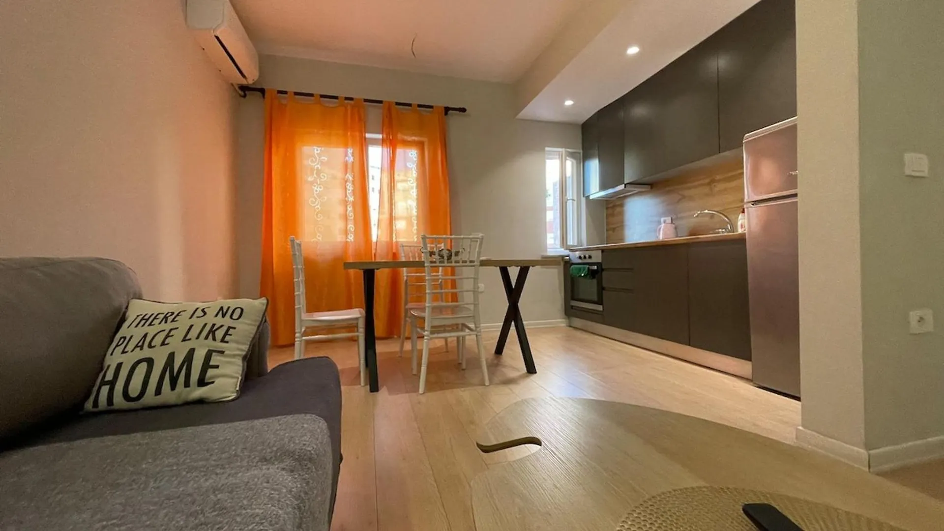 Kadare City-Center Apartment With Balcony Tirana