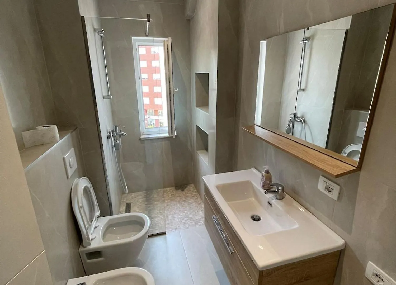 Kadare City-Center Apartment With Balcony Tirana Albania