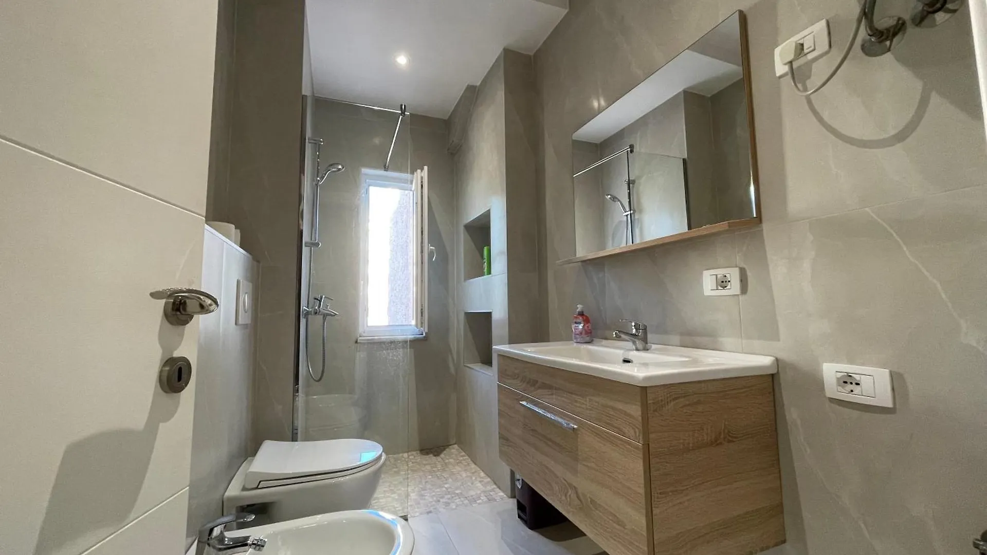 Downtown View Modern Apartment Tirana